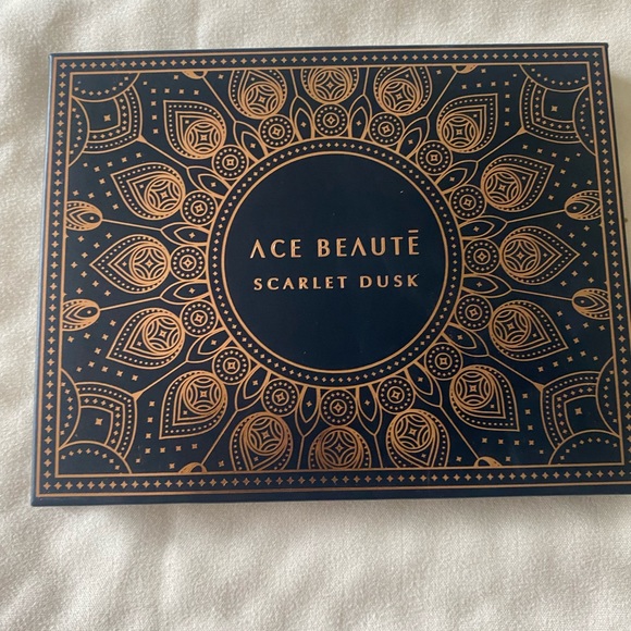 Ace Beaute Other - ACE BEAUTE eyeshadow palette. SCARLET DUSK